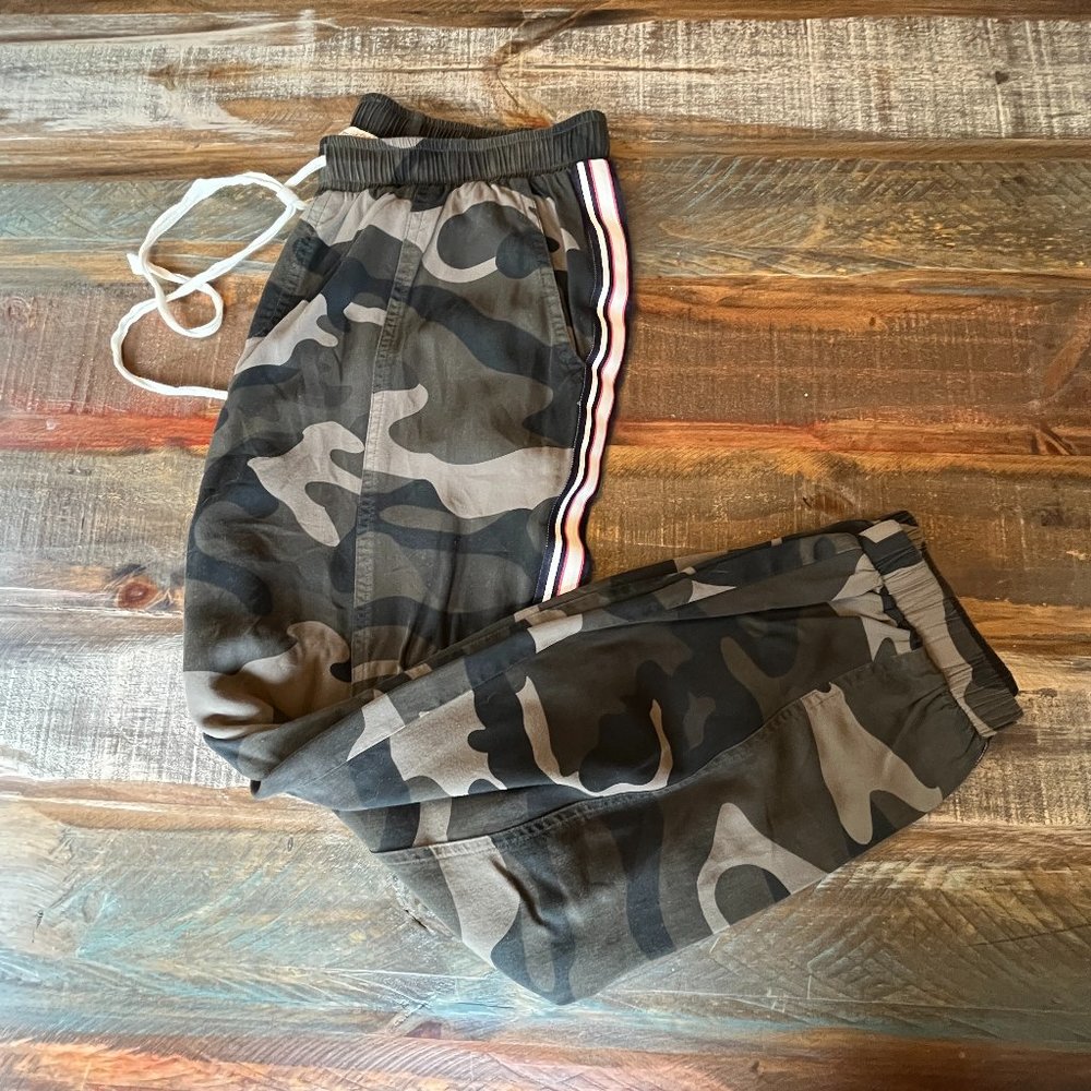 Mystree camo track /joggers/pants size Medium. Elastic waist